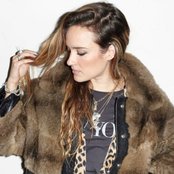 Jess Mills - List pictures