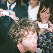 !!! (chk Chk Chk) - List pictures