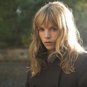 Ingrid Olava - List pictures