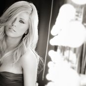 Kristine Elezaj - List pictures