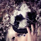 Kerli - List pictures