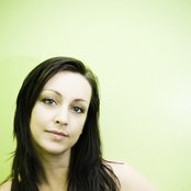 Tara Maclean - List pictures