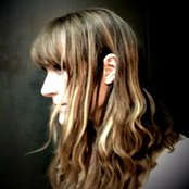 Laura Gibson - List pictures