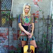 Chloe Johns - List pictures