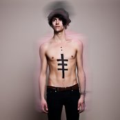 Hyphen Hyphen - List pictures