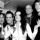 Juliette And The Licks - List pictures