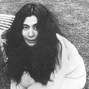 Yoko Ono - List pictures