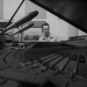 Dustin O'halloran - List pictures