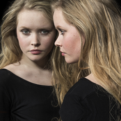 Emilie Esther - List pictures