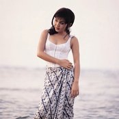 Yuni Shara - List pictures