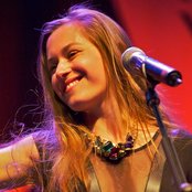 Nina Attal - List pictures