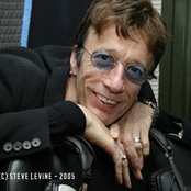 Robin Gibb - List pictures