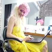 Emilia De Poret - List pictures