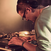 Floating Points - List pictures