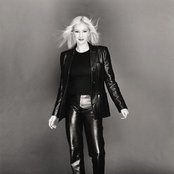 Crystal Lewis - List pictures