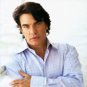 Peter Gallagher - List pictures