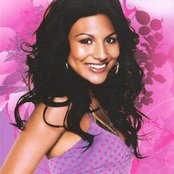 Paula Deanda - List pictures