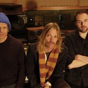 Taylor Hawkins & The Coattail Riders - List pictures