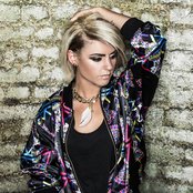 Christina Novelli - List pictures