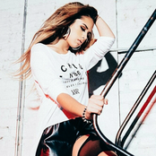 Jasmine V - List pictures