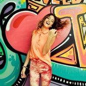 Martina Stoessel - List pictures