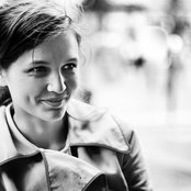 Tara King - List pictures