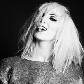 Queen Of Hearts - List pictures