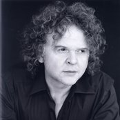 Mick Hucknall - List pictures