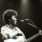 Joan Armatrading - List pictures