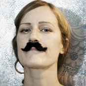 Laura Gibson - List pictures