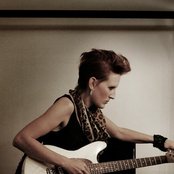 Mia Dyson - List pictures