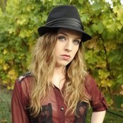 Zz Ward - List pictures