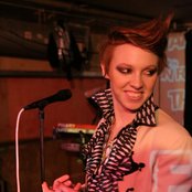 La Roux - List pictures
