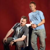 Sin Bandera - List pictures