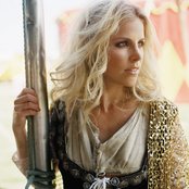 Lisa Miskovsky - List pictures