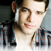Jeremy Jordan - List pictures