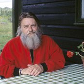 Robert Wyatt - List pictures
