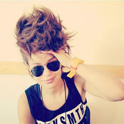 Eva Simmons - List pictures