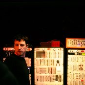 Atticus Ross - List pictures