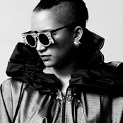 Lucy Love - List pictures