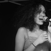 Izzy Bizu - List pictures