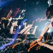 Virtual Riot - List pictures