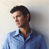 Chris Isaak - List pictures
