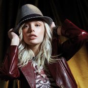 Krystal Meyers - List pictures