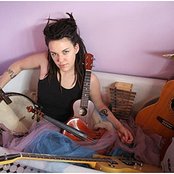 Emily Wells - List pictures