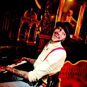 Travis Mccoy - List pictures