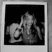 Kyla La Grange - List pictures