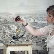 Anna Aaron - List pictures