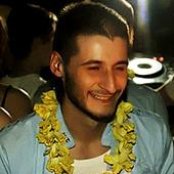 Kissy Sell Out - List pictures