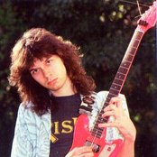 Paul Gilbert - List pictures